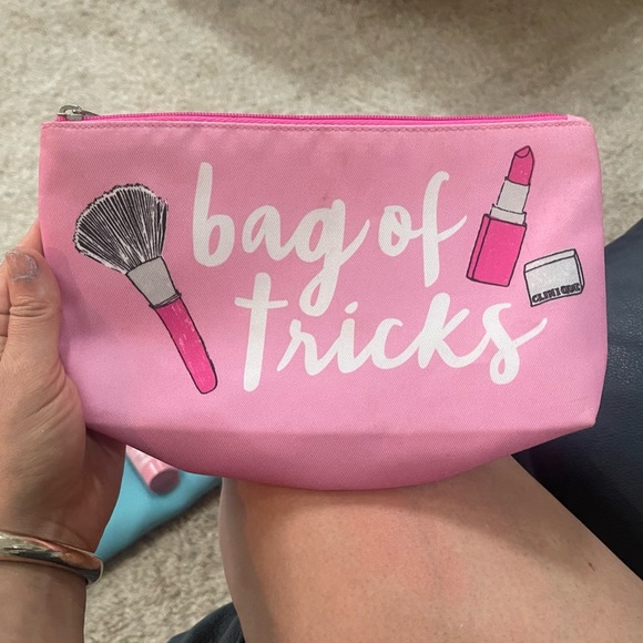 All new 11 piece Clinique skincare/ makeup bundle makeup bag included💜❤️🌺 - Picture 16 of 16